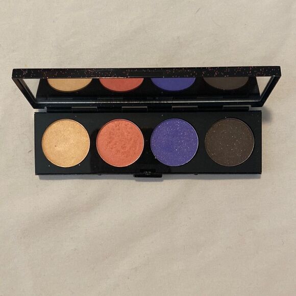 NWOB MAC Hello Kitty Eyeshadow Palette in Lucky Tom - Picture 3 of 4